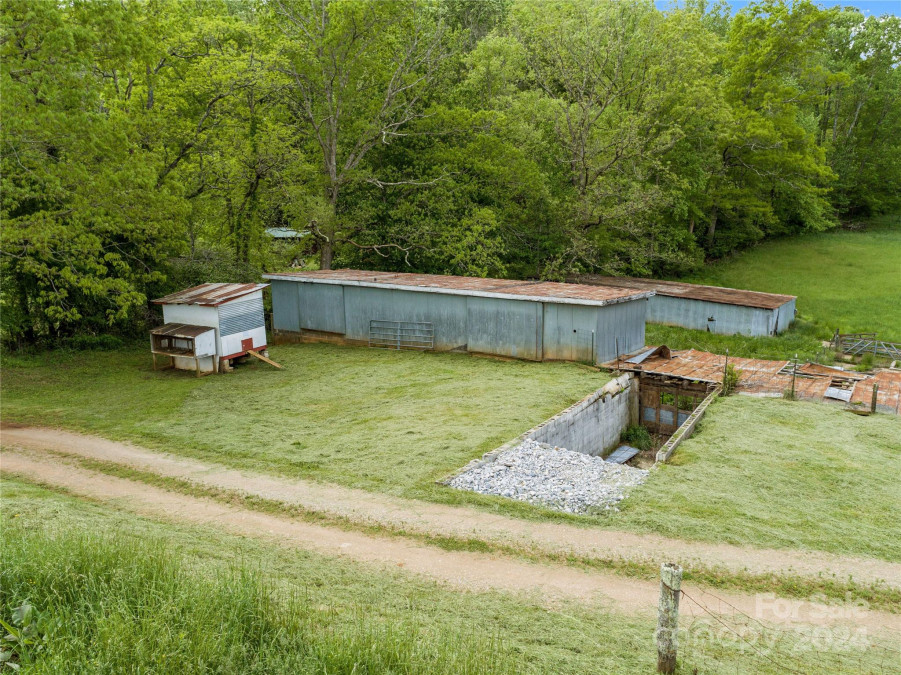 1305 Halltown Rd Spruce Pine, NC 28777