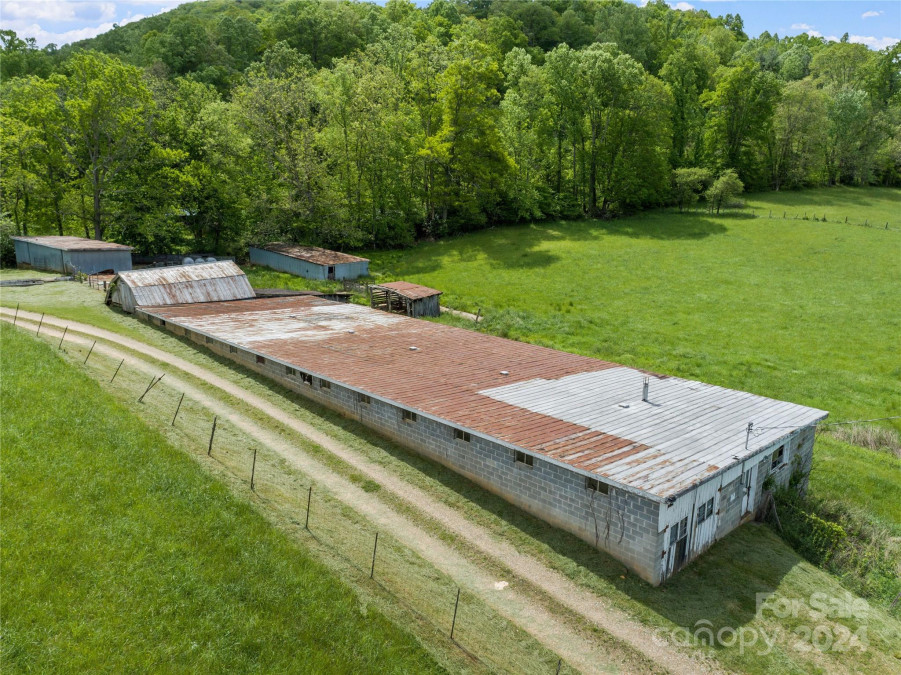 1305 Halltown Rd Spruce Pine, NC 28777