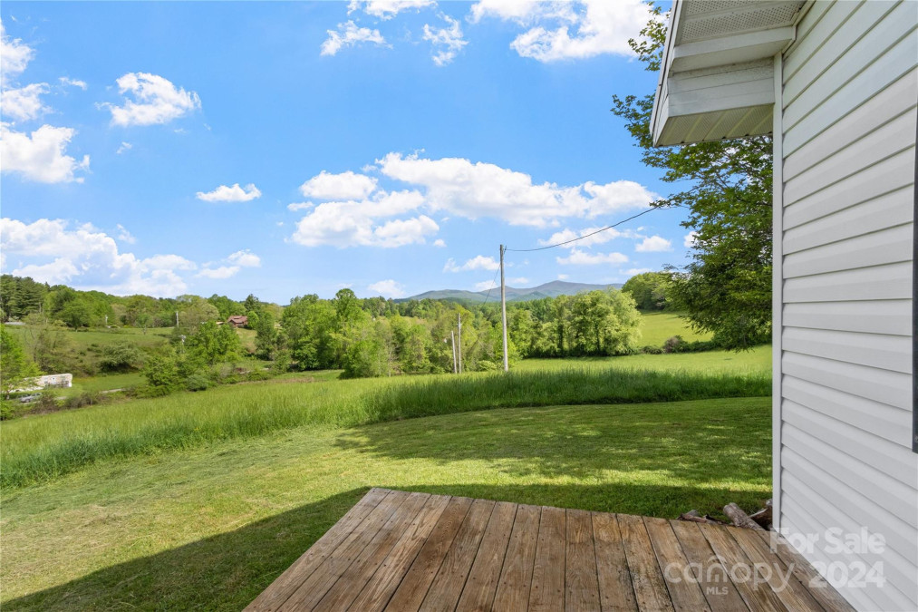 1305 Halltown Rd Spruce Pine, NC 28777