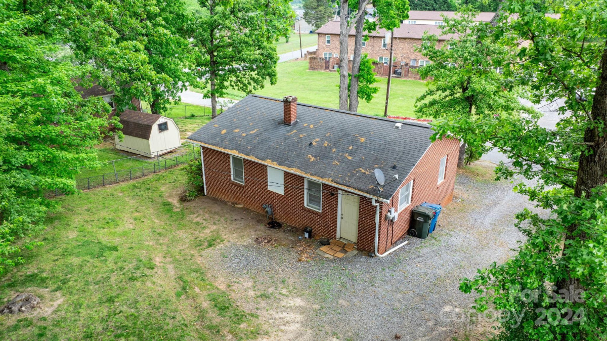 61 17th Street Pl Hickory, NC 28601