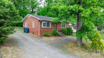 61 17th Street Pl Hickory, NC 28601