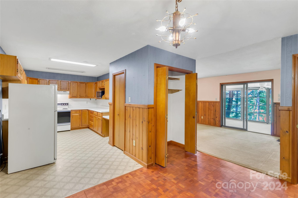 637 Cascade Lake Rd Pisgah Forest, NC 28768