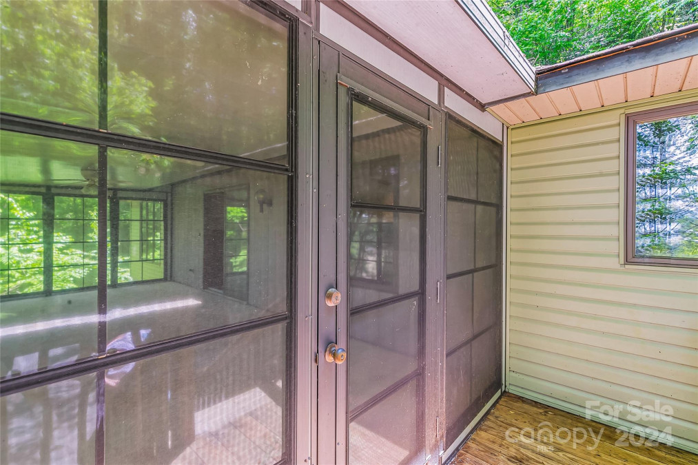 637 Cascade Lake Rd Pisgah Forest, NC 28768