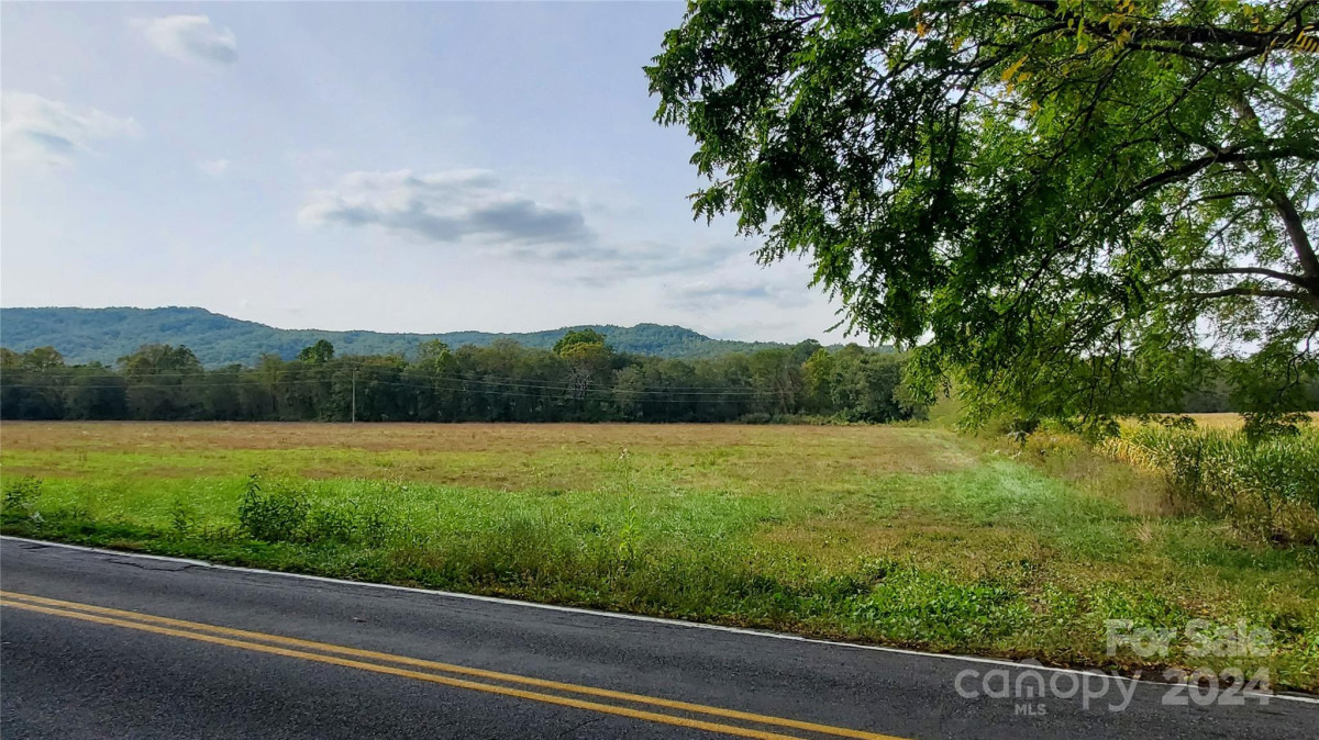 637 Cascade Lake Rd Pisgah Forest, NC 28768