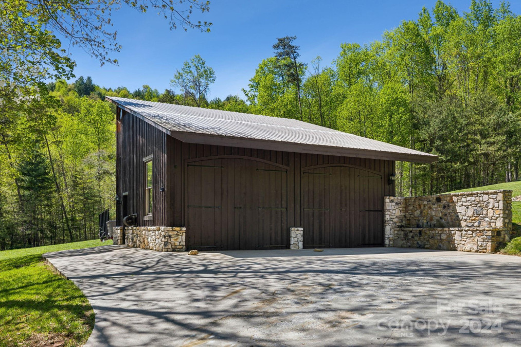 5712 Summit Rd Purlear, NC 28665