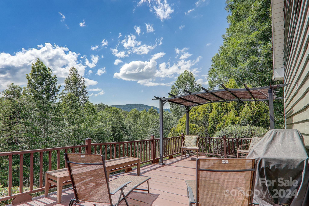 46 Indian Summer Ln Mill Spring, NC 28756