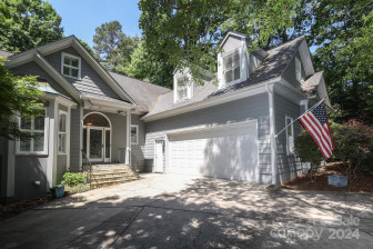 8 Oakwood Ln Lake Wylie, SC 29710