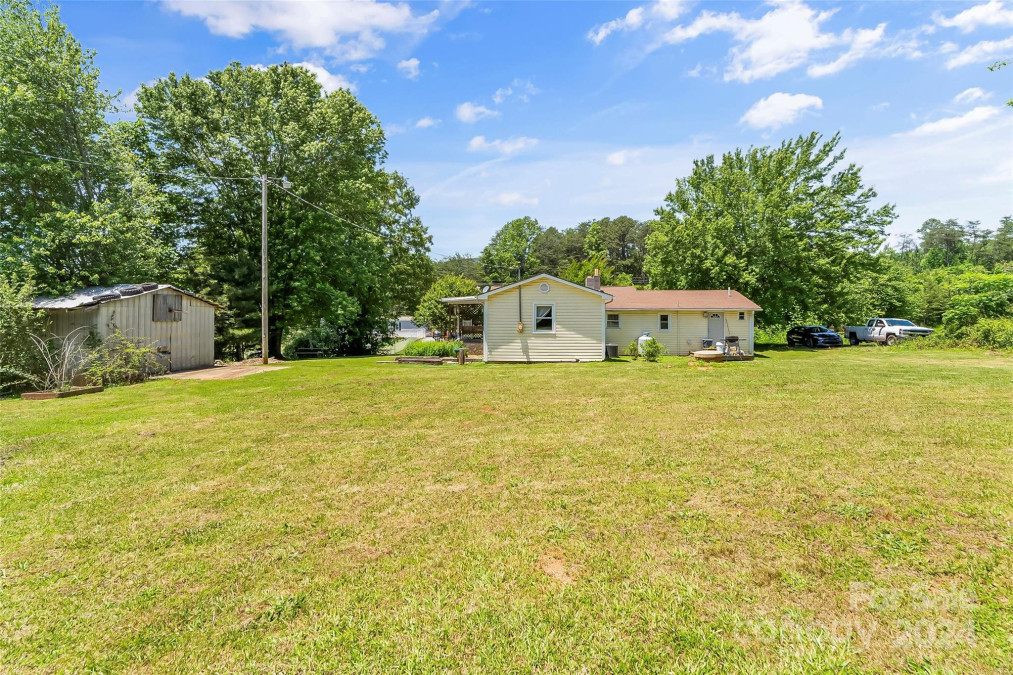 1529 Tatertown Loop Nebo, NC 28761