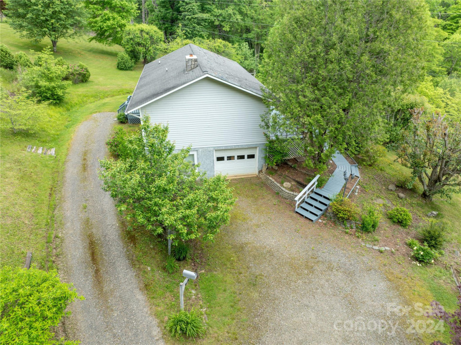 56 Traditional Dr Burnsville, NC 28714