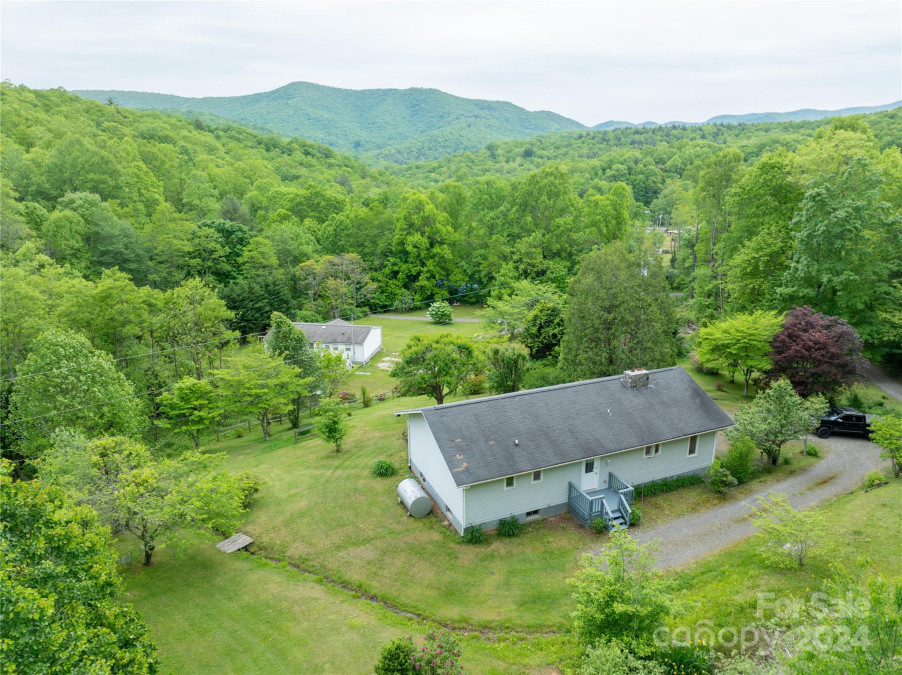 56 Traditional Dr Burnsville, NC 28714