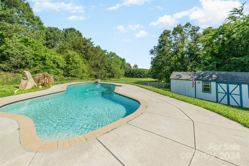 235 Woodlea Ct Mooresville, NC 28115