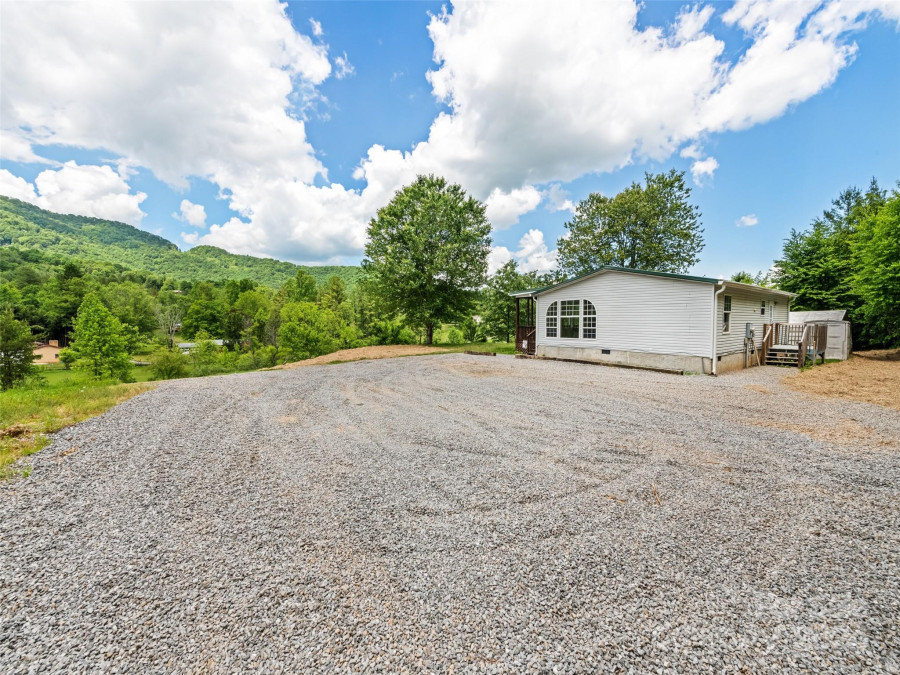 137 Adell Dr Waynesville, NC 28786