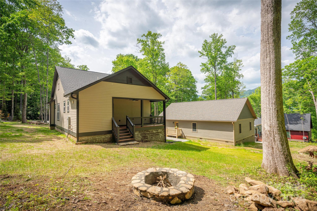 585 Twinbrook Ln Maggie Valley, NC 28751