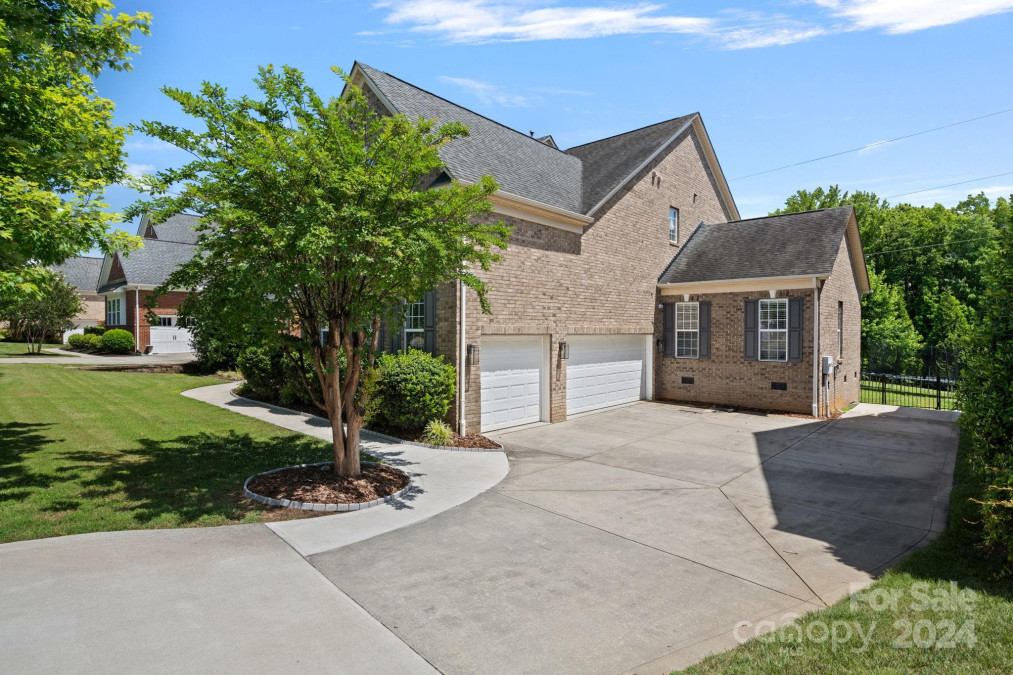 1115 Crooked River Dr Waxhaw, NC 28173