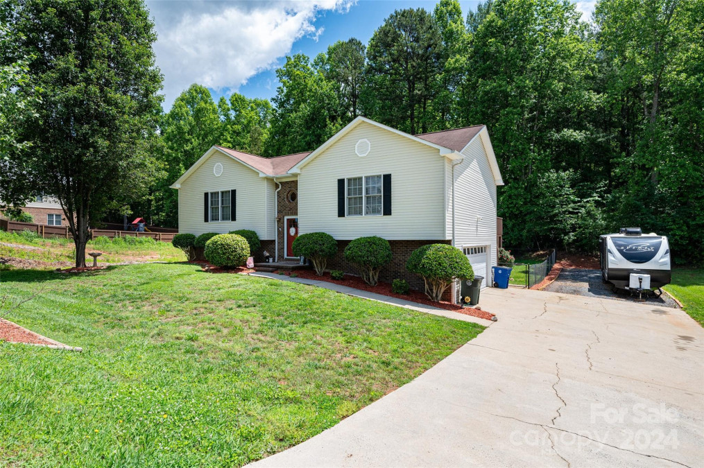 1612 Indian Springs Dr Conover, NC 28613