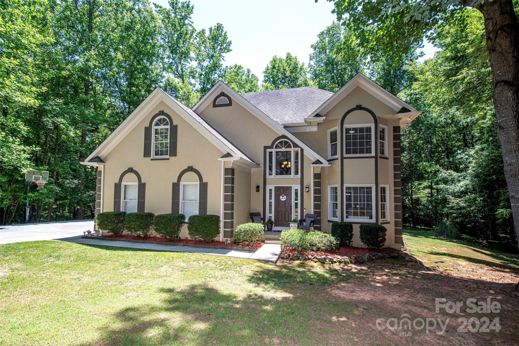 4048 Whisperwood Ct Matthews, NC 28104