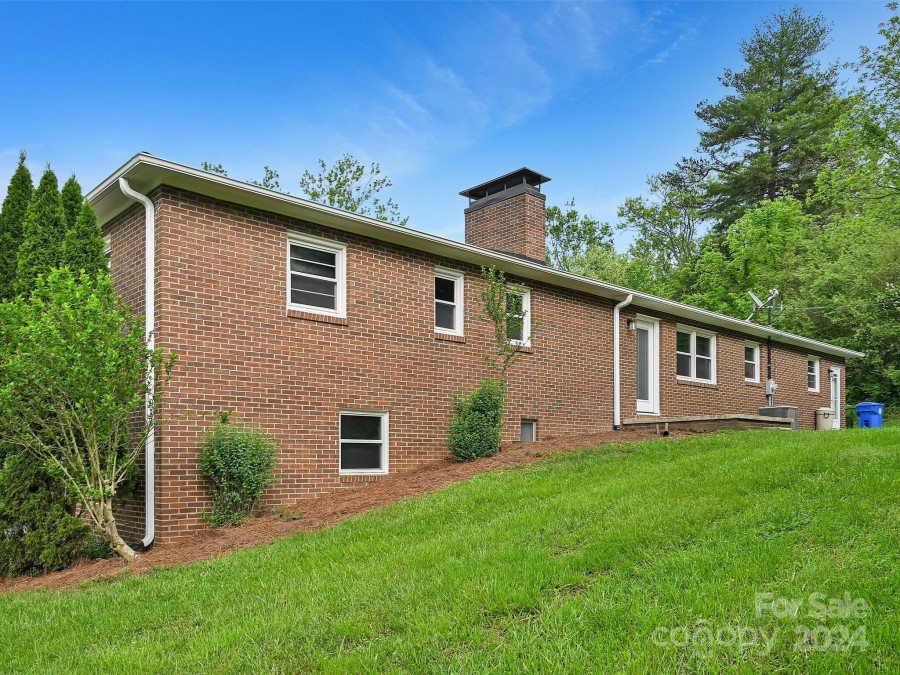 11 Allesarn Rd Asheville, NC 28804