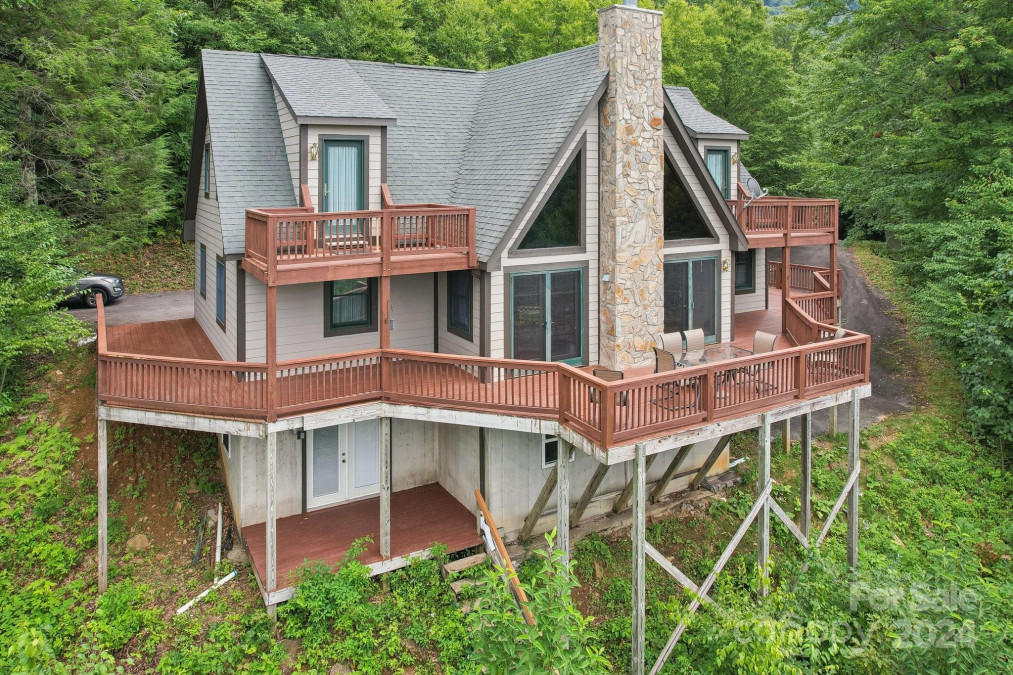 101 Falcon Crest Loop Maggie Valley, NC 28751