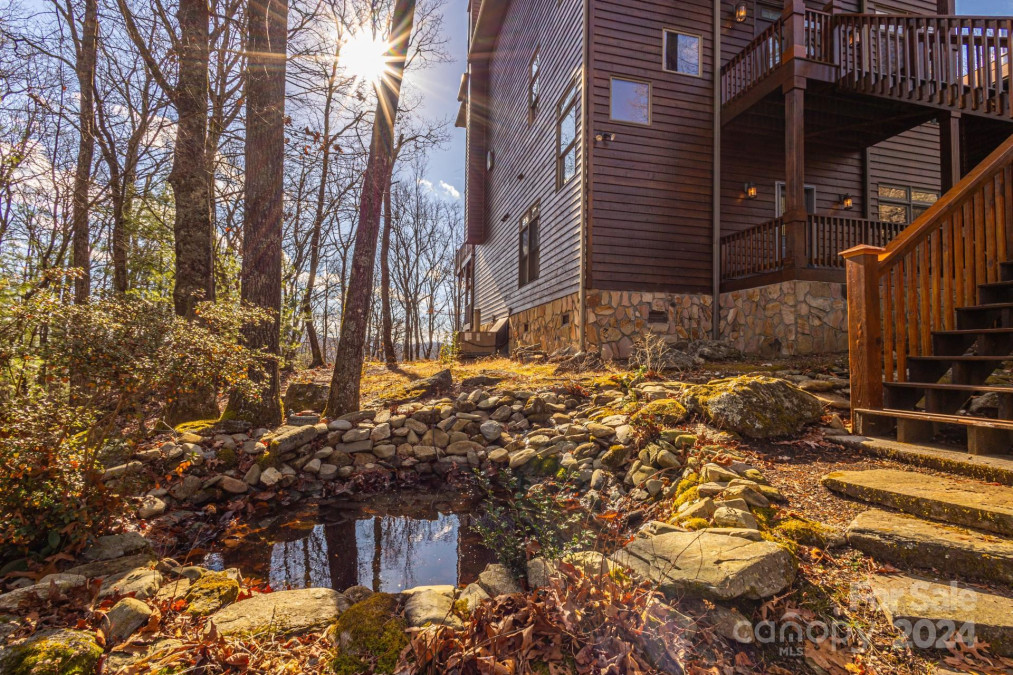 390 Highpoint Dr Scaly Mountain, NC 28775