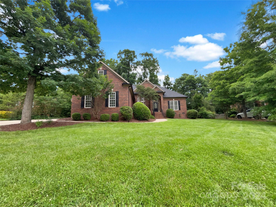 736 Clifden Dr Matthews, NC 28104