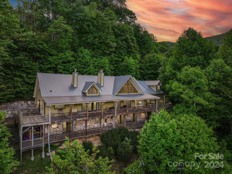 319 Crystal Tree Dr Waynesville, NC 28785