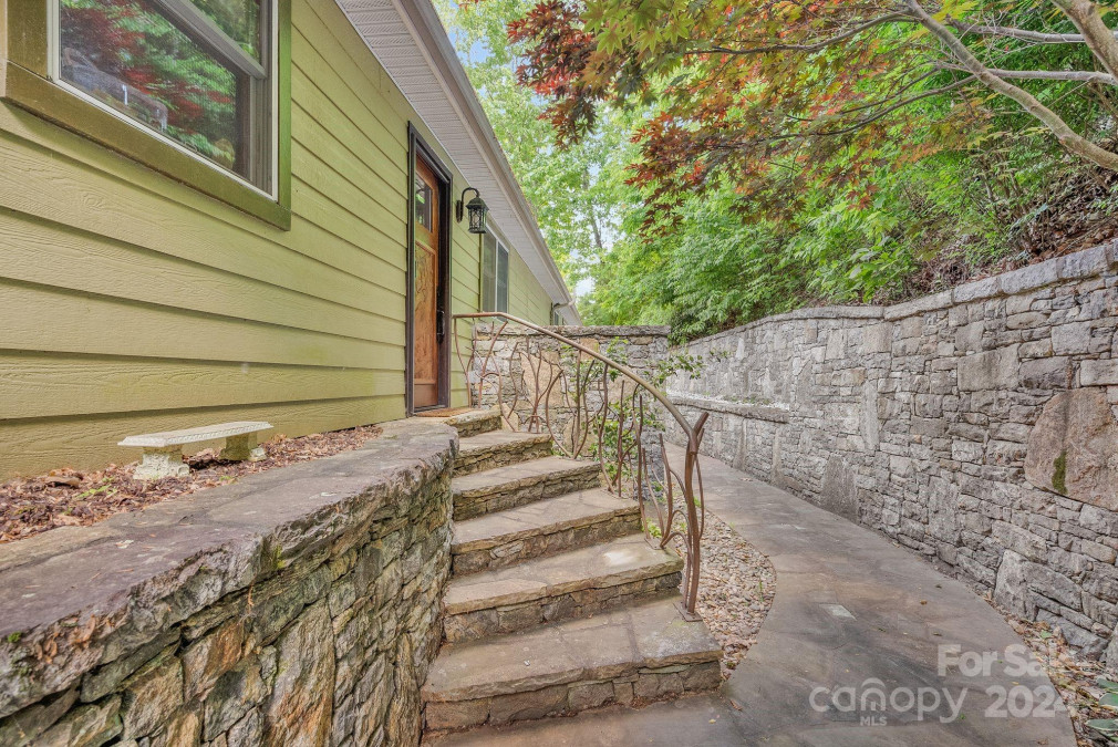 319 Crystal Tree Dr Waynesville, NC 28785