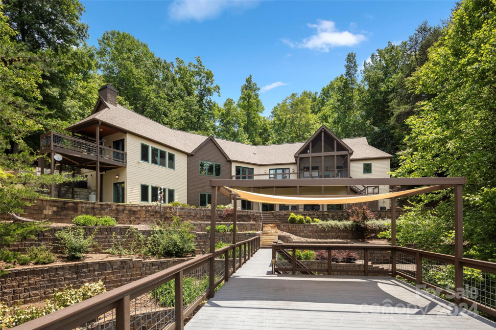 235 Deerwood Dr Lake Lure, NC 28746