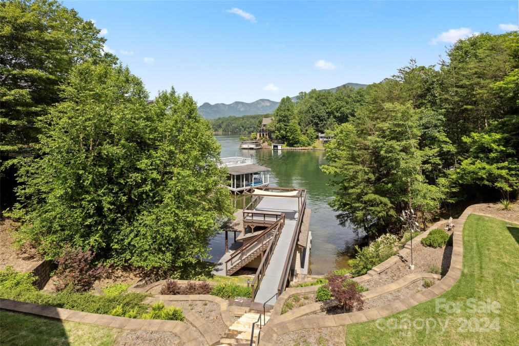 235 Deerwood Dr Lake Lure, NC 28746