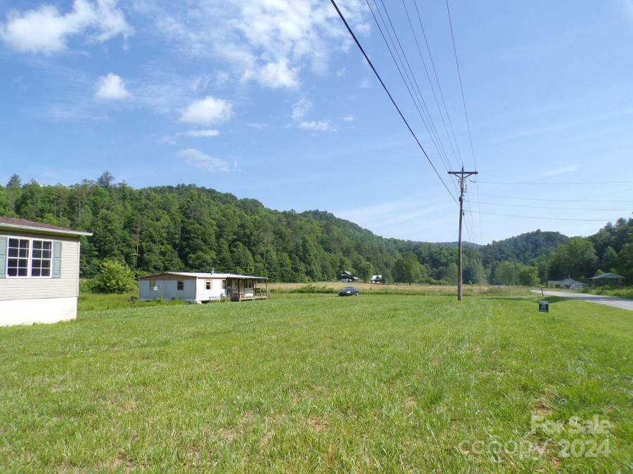 12458 Nc 209 Hw Hot Springs, NC 28743