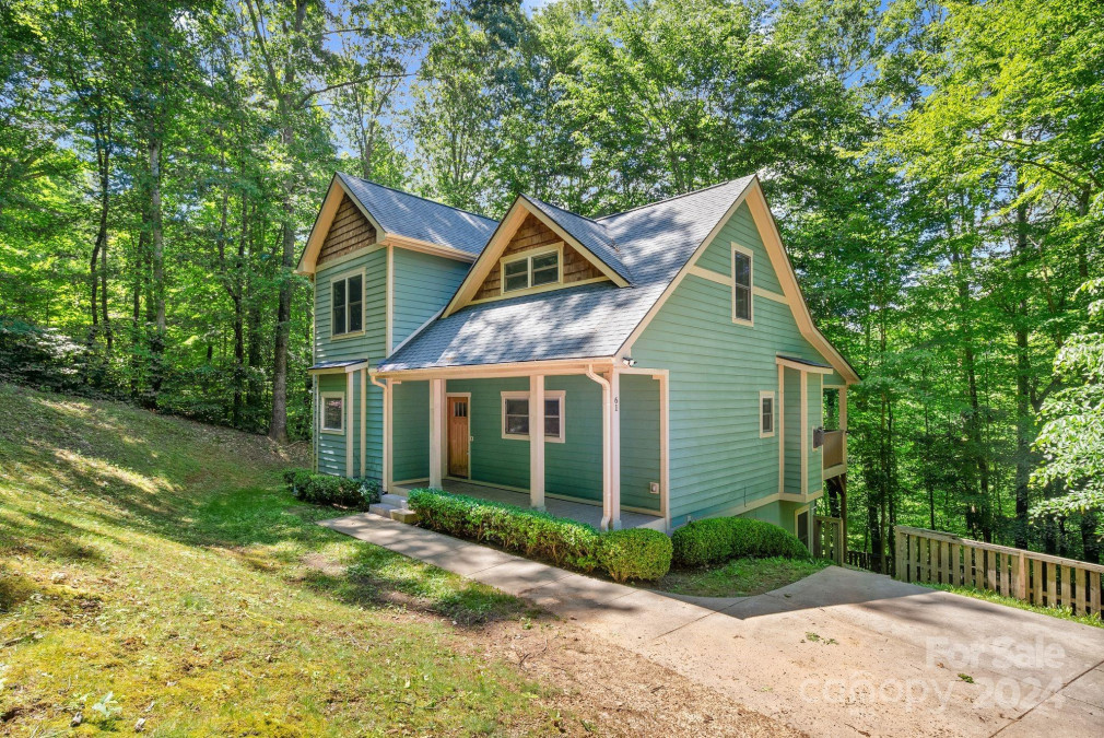 61 Three Oaks Dr Asheville, NC 28804