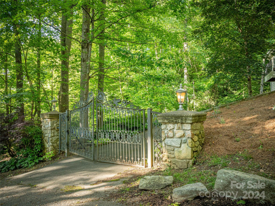 165 Sanctuary Dr Waynesville, NC 28786