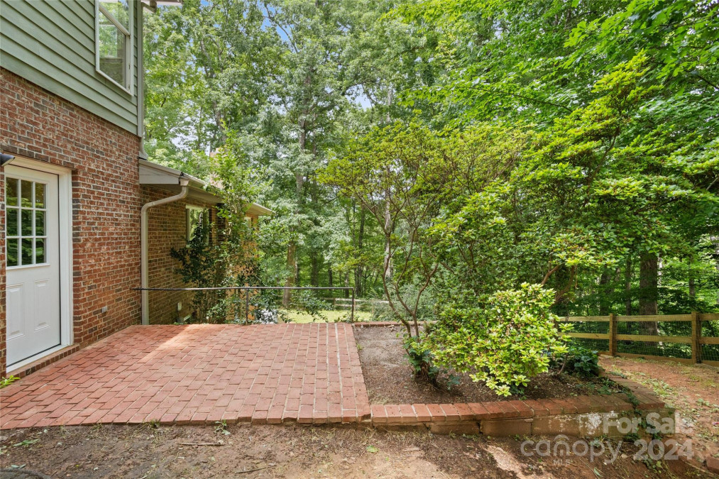 81 Thermal Hill Ln Tryon, NC 28782