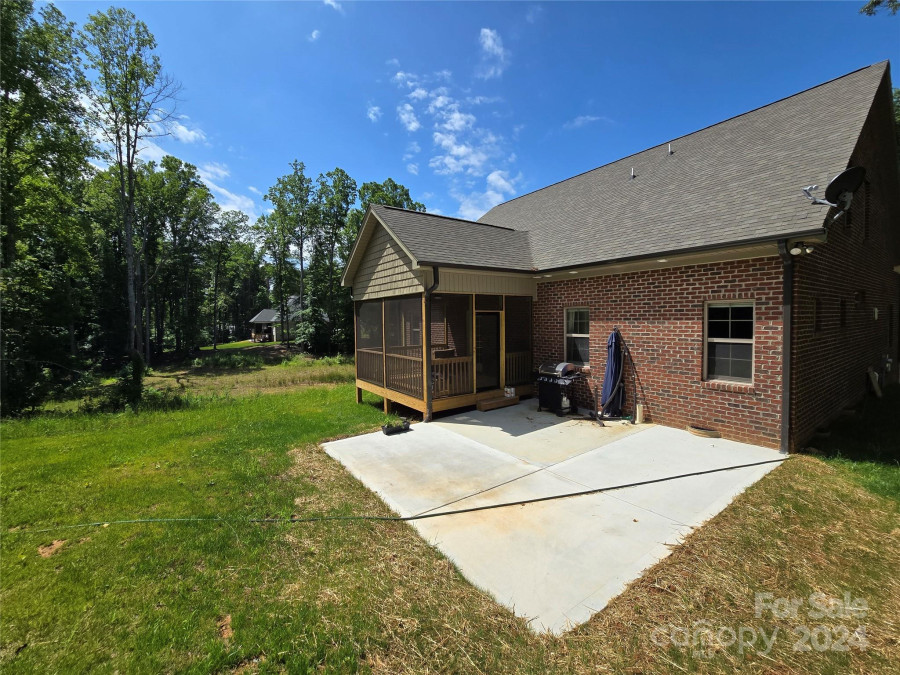 1055 Kapstone Crossing Lexington, NC 27295