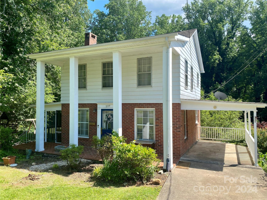 239 Anderson St Morganton, NC 28655