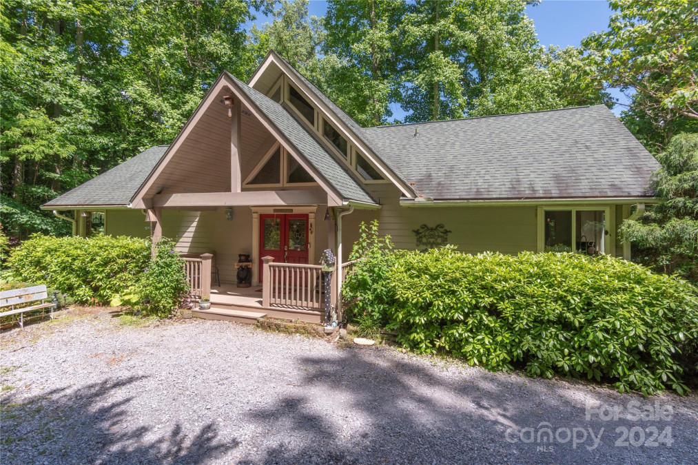 3191 Pigeon Rd Waynesville, NC 28786