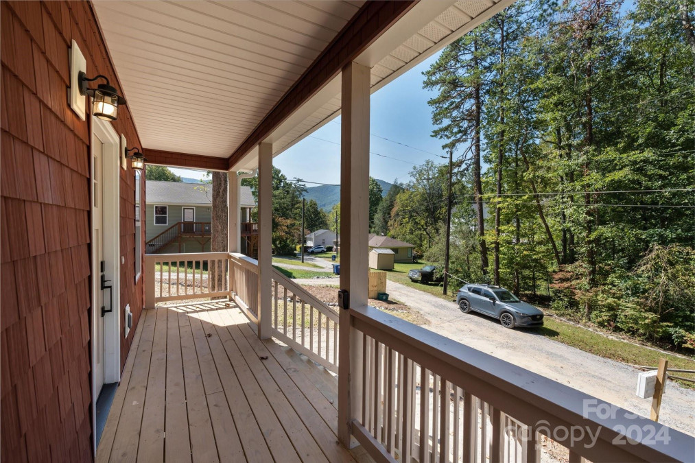 129 Owenby Ln Black Mountain, NC 28711