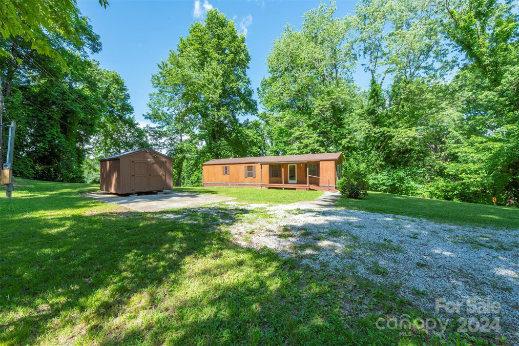 300 Valley St Marion, NC 28752