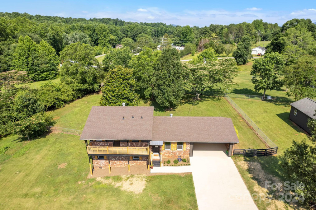 691 Red Hill Ln Landrum, SC 29356