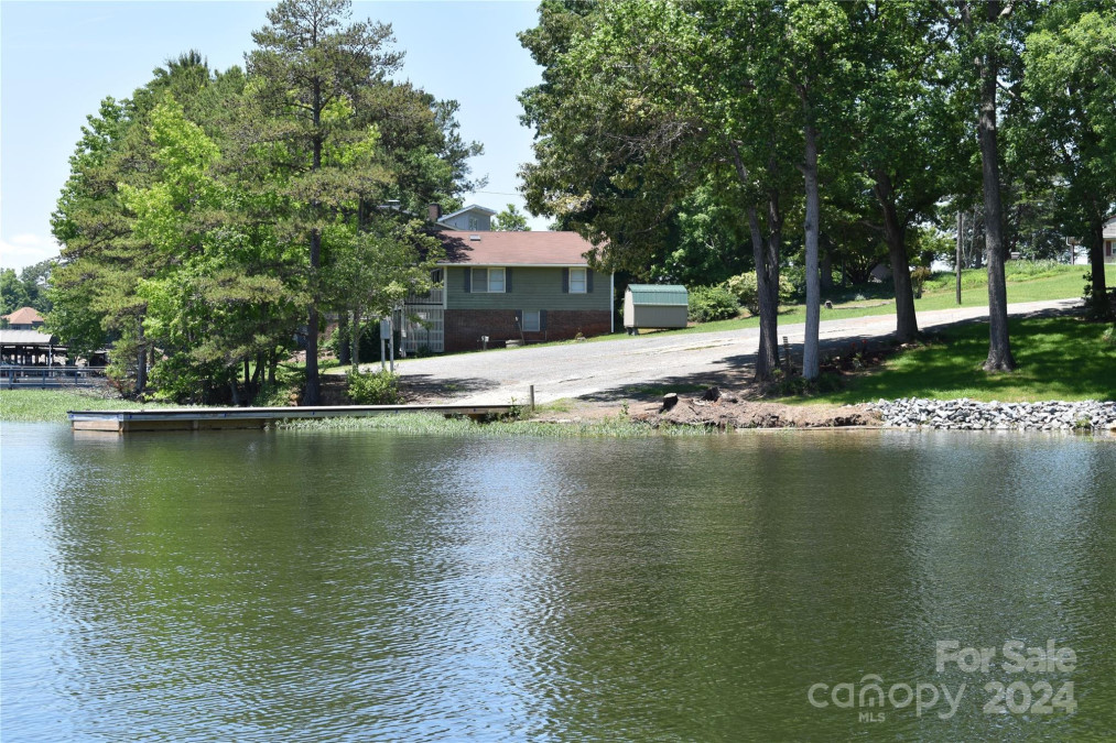 140 Shoreline Dr Badin Lake, NC 28127