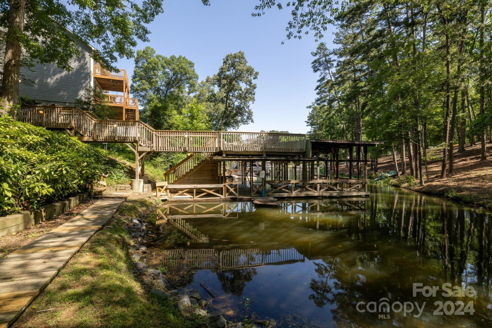 140 Shoreline Dr Badin Lake, NC 28127