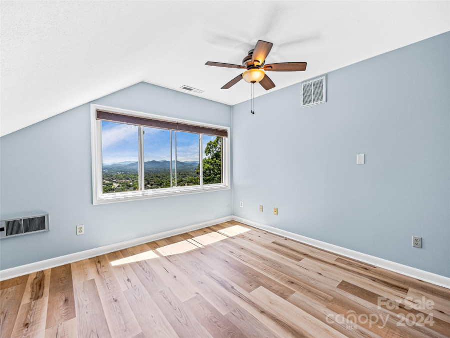 13 Cogswood Rd Asheville, NC 28804