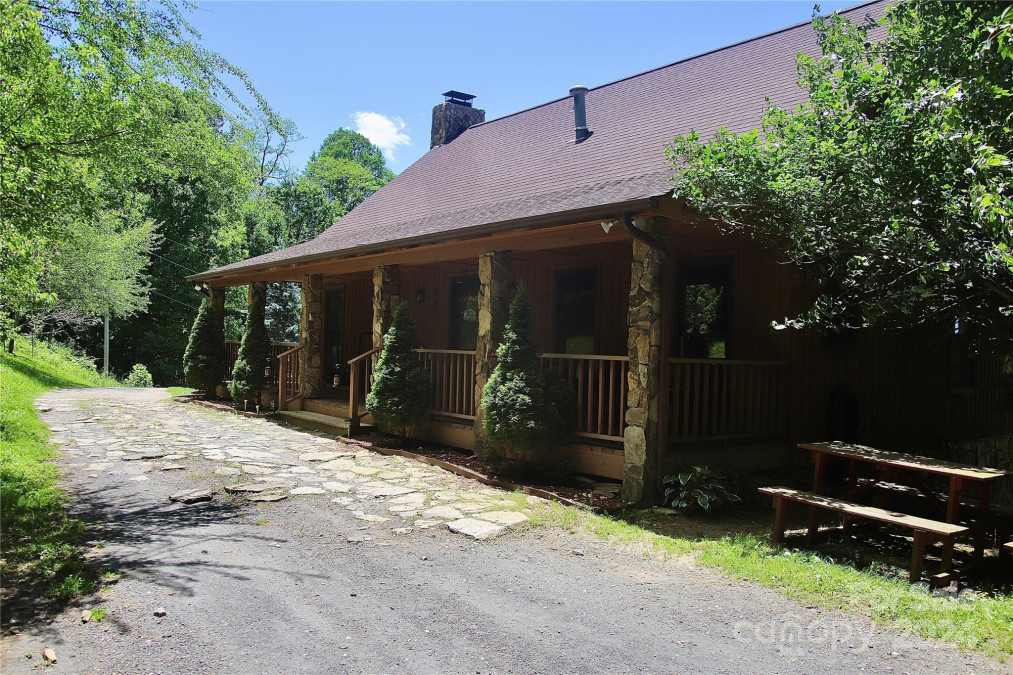 482 Misty Cove Rd Bakersville, NC 28705