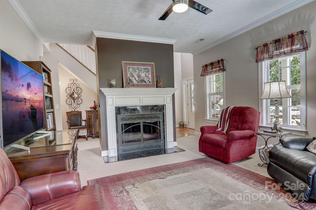 603 Carriage Commons Dr Hendersonville, NC 28791