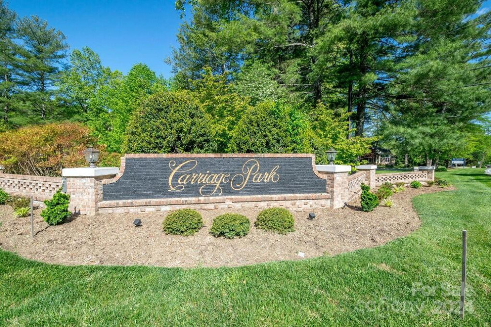 603 Carriage Commons Dr Hendersonville, NC 28791