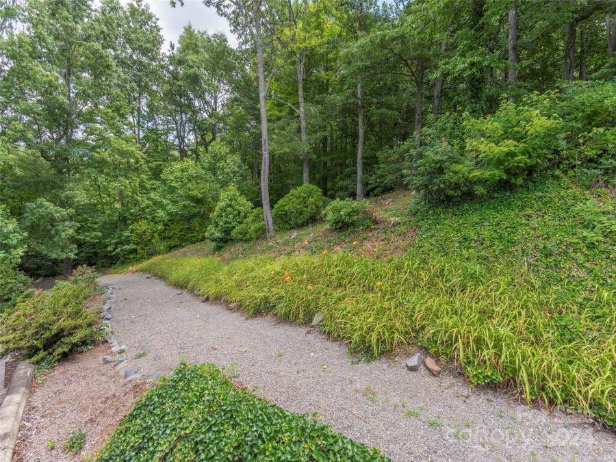 5 Sourwood Ridge Rd Black Mountain, NC 28711