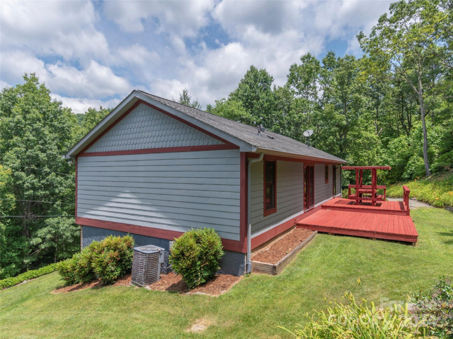 5 Sourwood Ridge Rd Black Mountain, NC 28711