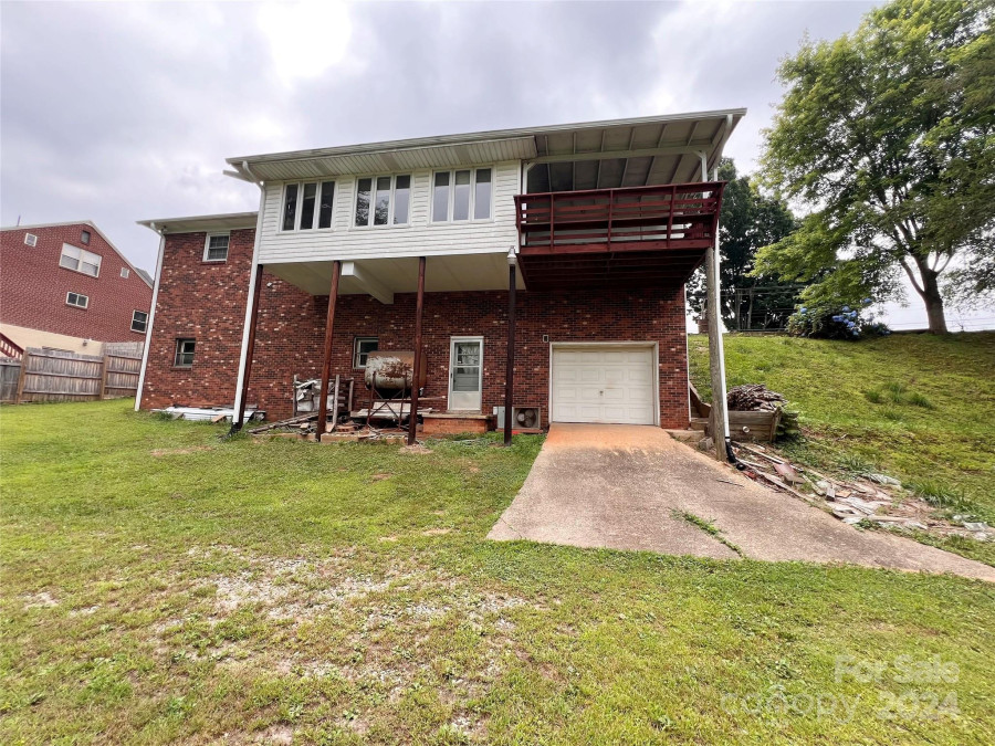 217 Lower Creek Dr Lenoir, NC 28645