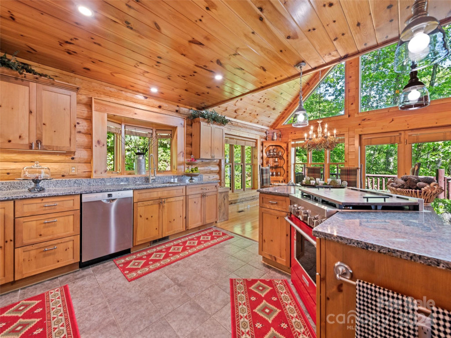 83 Sedi Trl Maggie Valley, NC 28751