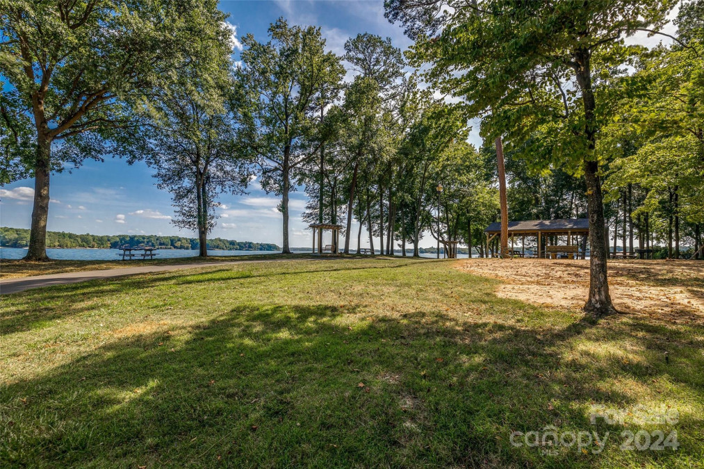 22 Tanglewood Rd Lake Wylie, SC 29710