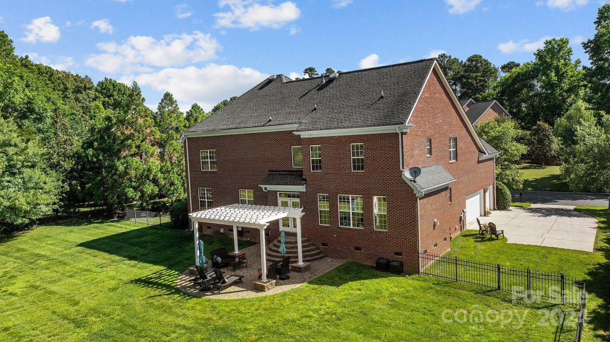 414 Castlestone Ln Matthews, NC 28104